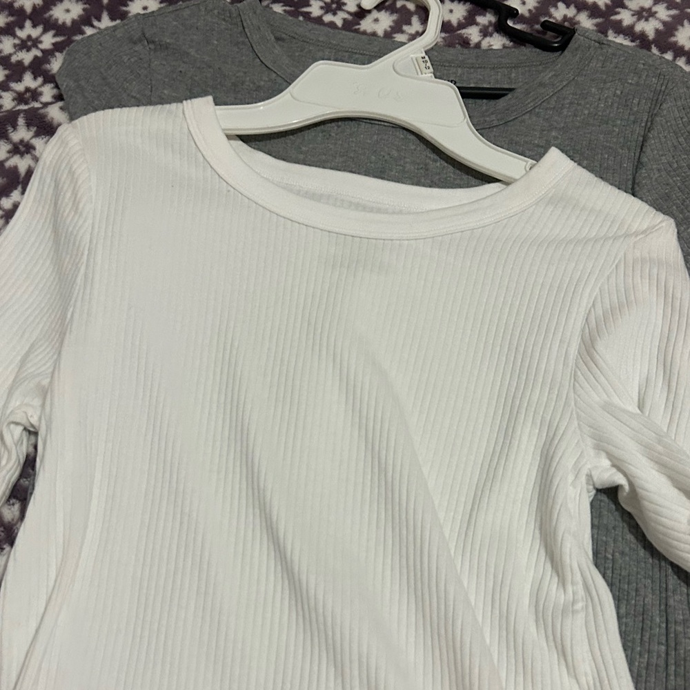 LuckyBrand 2 pack of ribbed tshirts in grey and white.